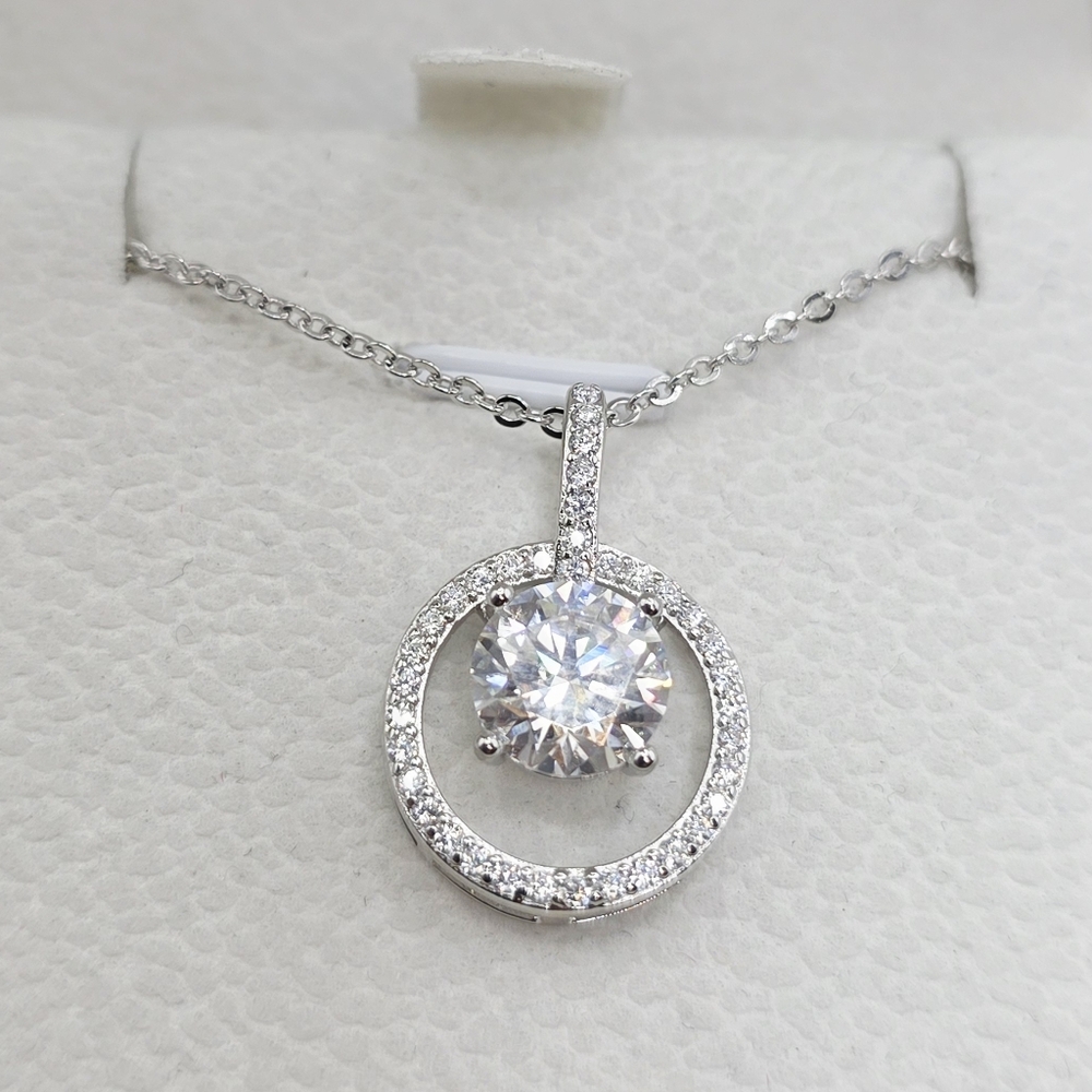 Elegant Silver Pendant Necklace